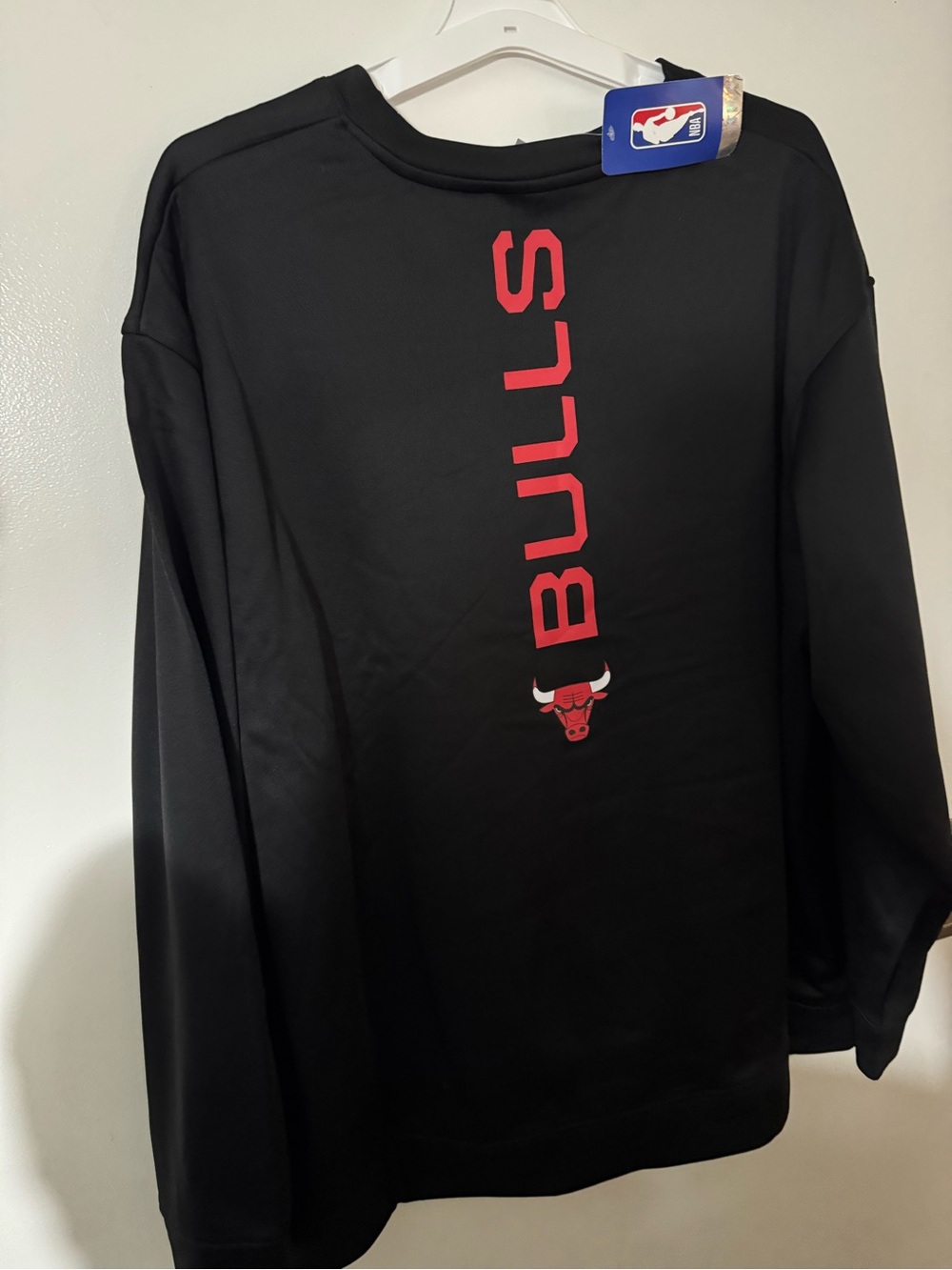 NBA Chicago Bulls Black Crewneck Sweater with Red Vertical 'BULLS'